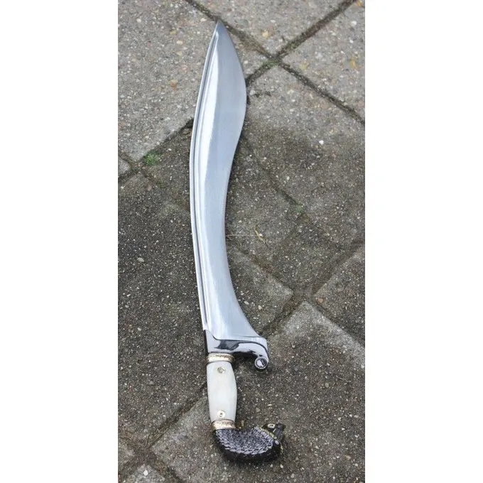 Falcata Mit Löwenköpfen 5 Falcata Mit Löwenköpfen – Bild 3